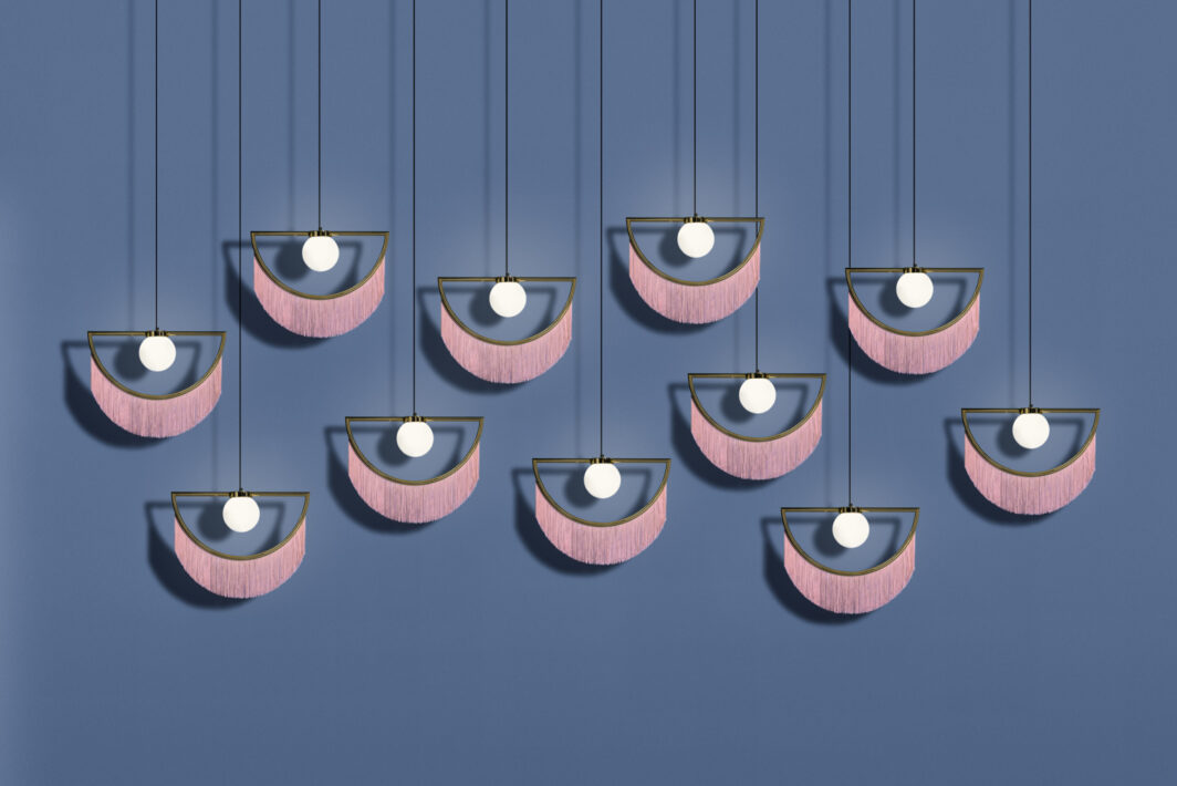 Luminaires à franges WINK dessinées par le studio Masquespacio pour Houtique