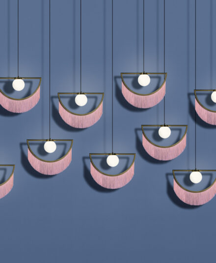 Luminaires à franges WINK dessinées par le studio Masquespacio pour Houtique