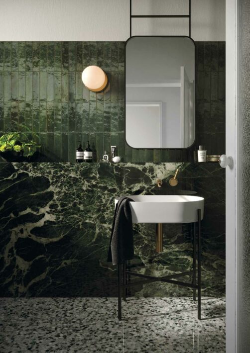 Carrelage en grès cérame, inspiration marbre et zellige pour la salle de bains