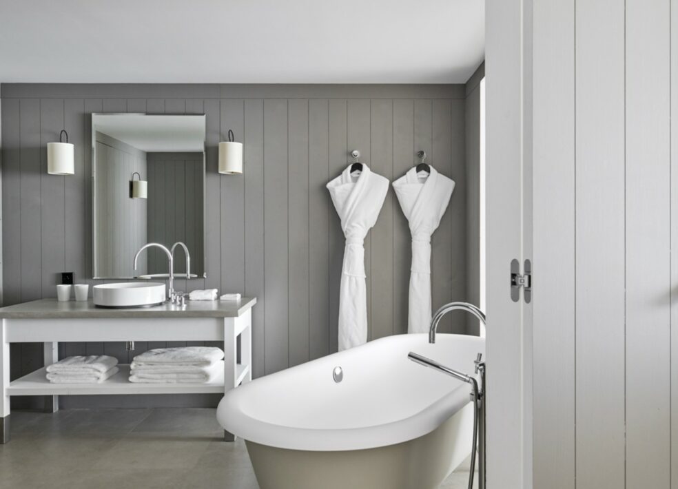 Bathroom design in the 5-star luxury hotel, Plage Palavas, facing the Mediterranean - Hydropolis project