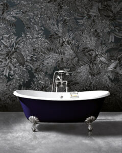 Une salle de bains rétro avec baignoire en fonte - Collection Devon&Devon