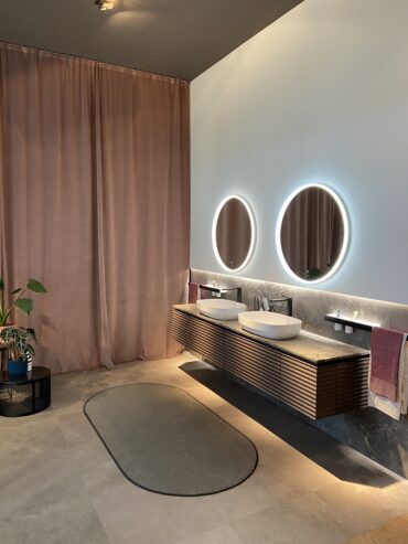 IdeaGroup_Meuble de salle de bains en bois texturé