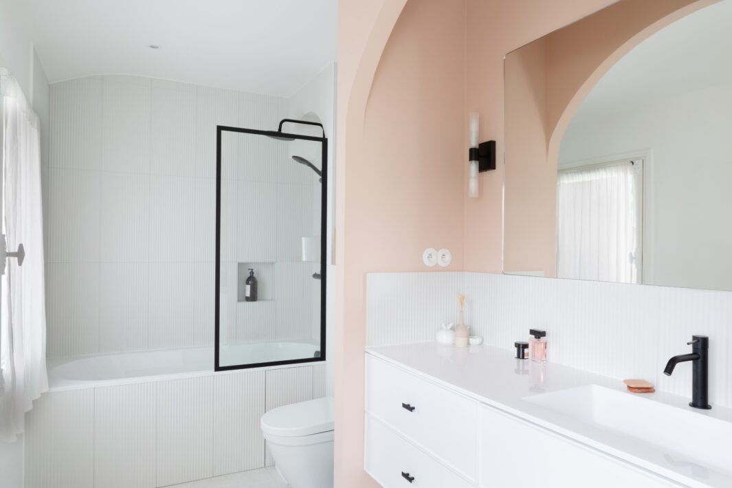 Parents' bathroom: creation of a bespoke layout for a 9m2 long bathroom in Saint Cloud - Paris