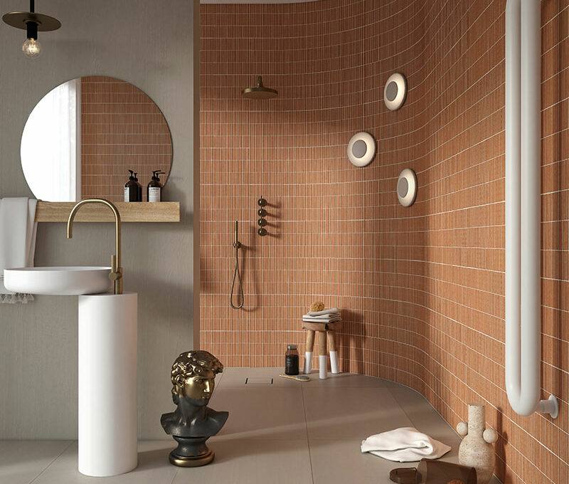 Salle de bains avec mur incurvé réalisé en brique de terre cuite de chez Fragmenti Cotto(13x48mm) - Disponible chez Hydropolis