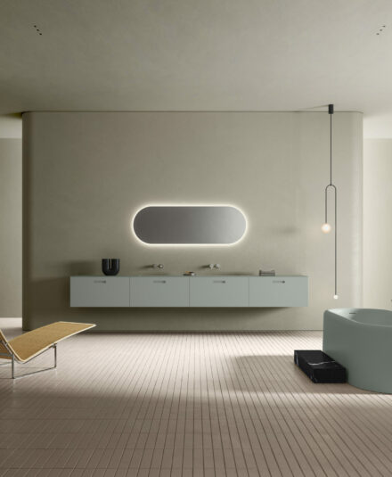 Collection Ease pour la salle de bain haut de gamme de chez Inbani. Meuble suspendu avec plan intégré et baignoire îlot en solid surface. Chez Hydropolis