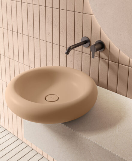 Vasque ronde en solid surface - Note Design Studio pour Inbani, collection Ease, disponible chez Hydropolis.