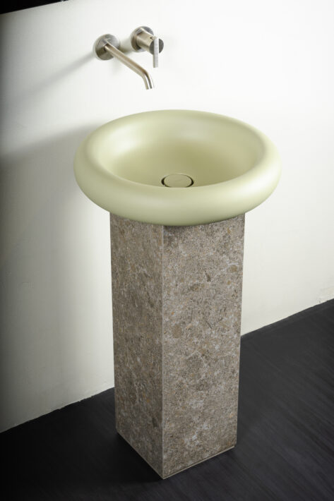 Ease, vasque freestanding avec pied en marbre - Note design Studio pour Inbani. À découvrir chez Hydropolis