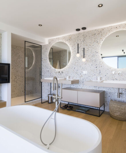 Hydropolis - Custom-built bathroom opening onto the master bedroom near Marseille