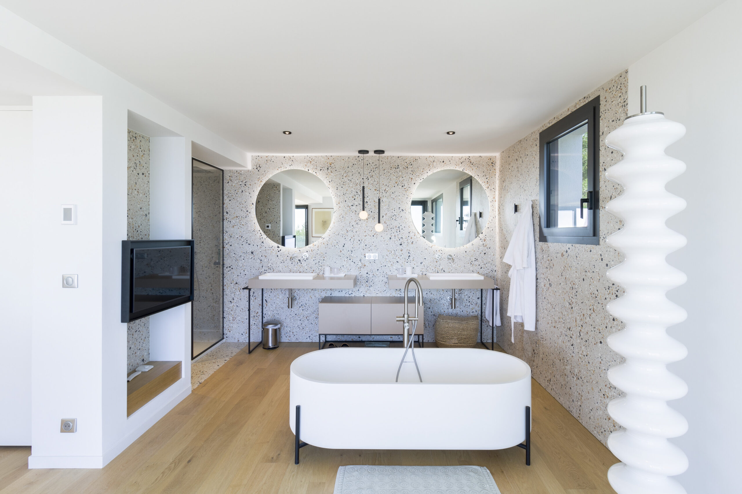 Salle de bains ouverte sur la chambre parentale - Hydropolis