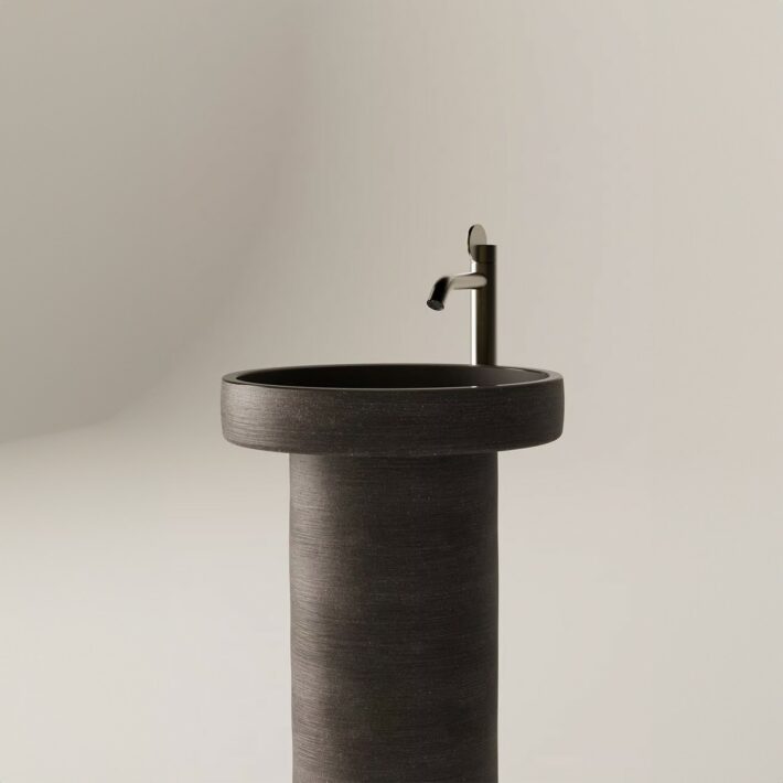 CENOTE-Lavabo sur pied rond en argile noir - interieur émaillé noir - Agape