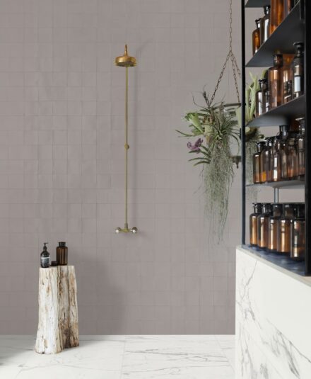 Revêtement sol_mur en grès cérame chez Marazzi_Crogiolo_Confetto teinte unie grigio 10x10_salle de bains
