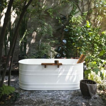 Baignoire Vieques îlot en blanche acier pour l'extérieur - Design Patricia Urquiola pour Agape