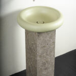 Lavabo freestanding en MDi ou marbre et sa vasque en solid surface ou marbre. Un ensemble à composer selon vos envies. Collection Ease chez Hydropolis