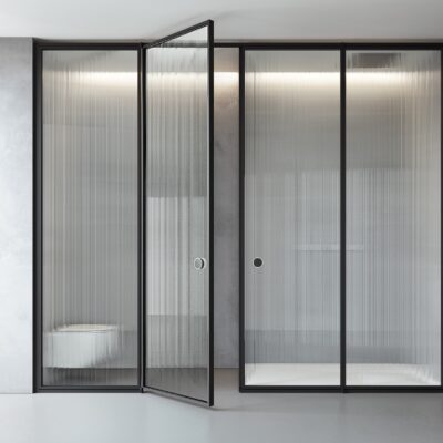 Suite - Paroi de douche - Verre feuilleté sécurit Securplus Reeded - Cadre Metal Gun - Vismaravetro
