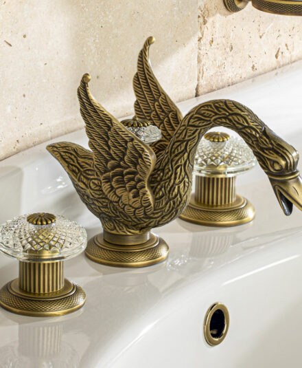 Cristal&Bronze_Collection CYGNE AILÉ_Mélangeur de lavabo 3 trous_Vieux laiton mat