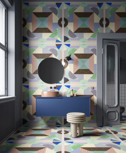 Imprimés et couleurs vives dans la salle de bains avec la Collection de revêtement ONE en grès cérame de chez 41 zéro 42.