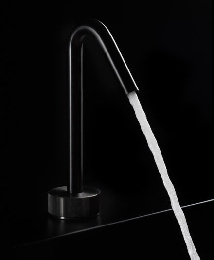 Amphora - Collection Reel en Inox 316 à débit doux et linéaire - Chez Hydropolis