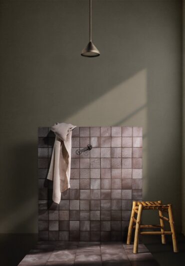 Revêtement sol et mur en pierre réfractaire - Collection Pantelleria - Couleur Calce - Disponible chez Hydropolis