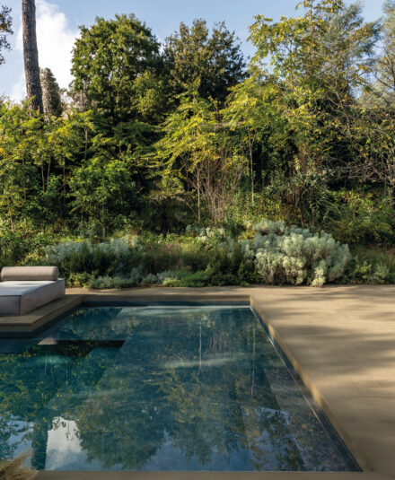 Florim_Collection_SensiTerre_Naturale Sabbia 120x120_grana sabbia 20x20_Gradino 33x120_listello rosato