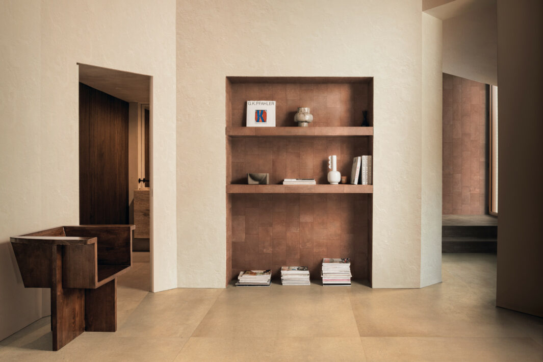 Florim_Collection_SensiTerre_naturale rosato 120x120_Naturale amaranto 15x30_listello naturale carbone_3