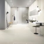 Revêtement 100×100 cm « MEGAWHITE » par Fiandre – grès‑cérame effet pierre, format XXL pour sol & mur. Disponible chez Hydropolis.