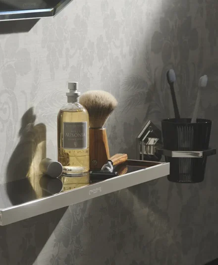 Accessoires Czech and Speake: étagère et porte-verre - chez Hydropolis