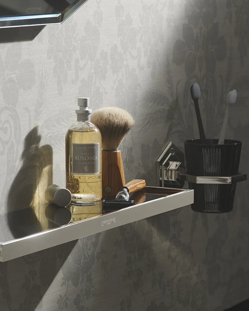 Accessoires Czech and Speake: étagère et porte-verre - chez Hydropolis