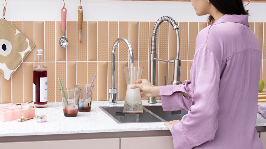 Le Robinet Nordic Single Tap de chez Quooker, délivre instantanément de l’eau bouillante depuis un robinet indépendant, compatible avec n’importe quel mitigeur existant. Idéal pour une modernisation progressive. Compact, élégant et pratique. Disponible chez Hydropolis