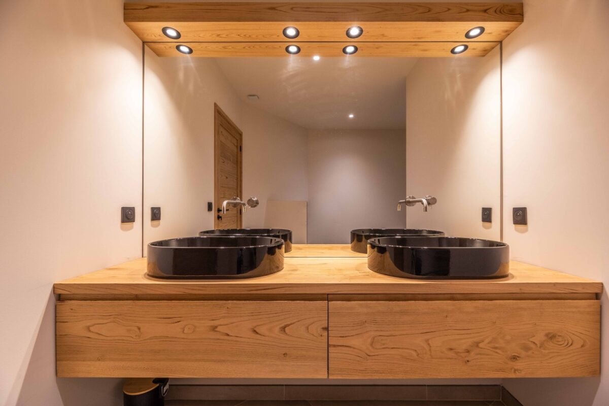 Projet Solenzara - Les choix de revêtements et d’équipements privilégient une lecture sobre et intemporelle des espaces. © Ramses - Hydropolis