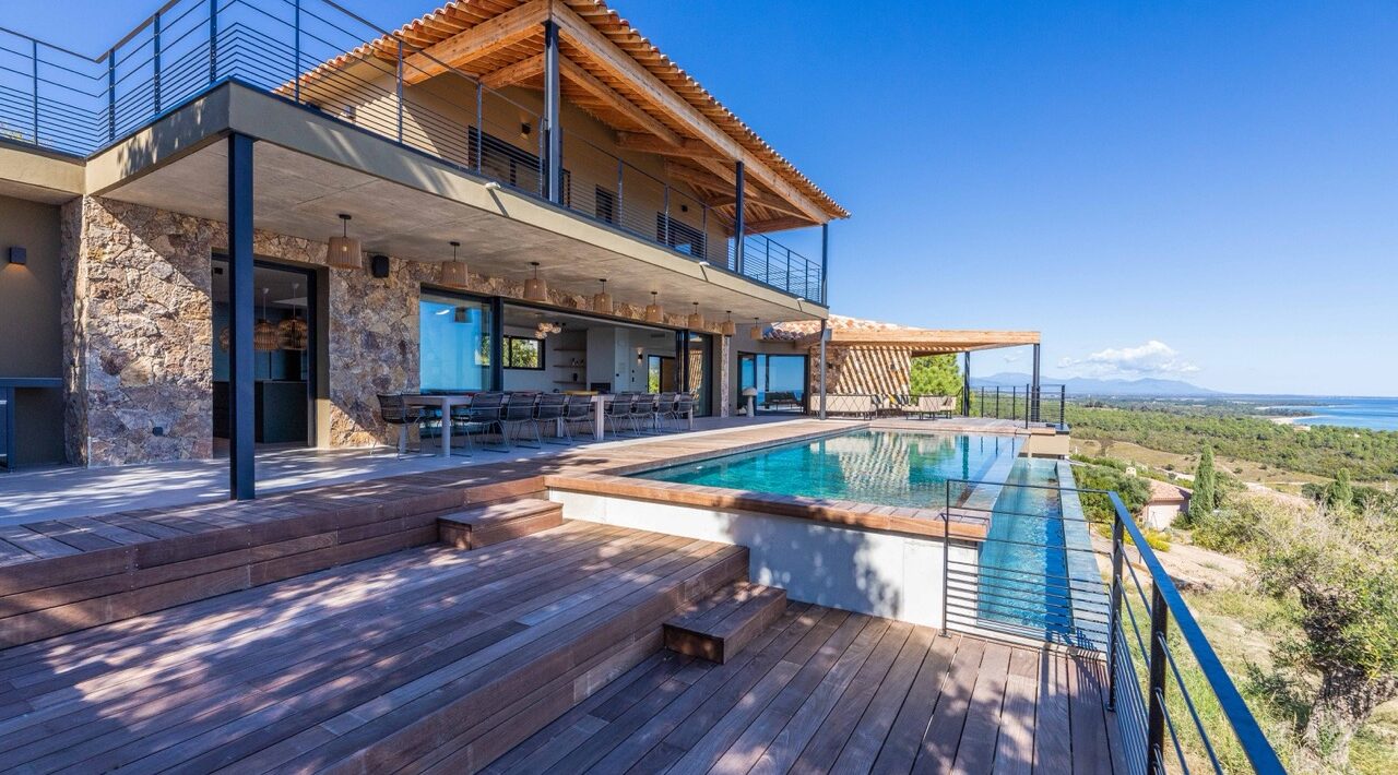 Habiter le paysage. Ici, l’architecture contemporaine s’inscrit avec discrétion face à l’immensité de la mer. © Ramsès - Hydropolis