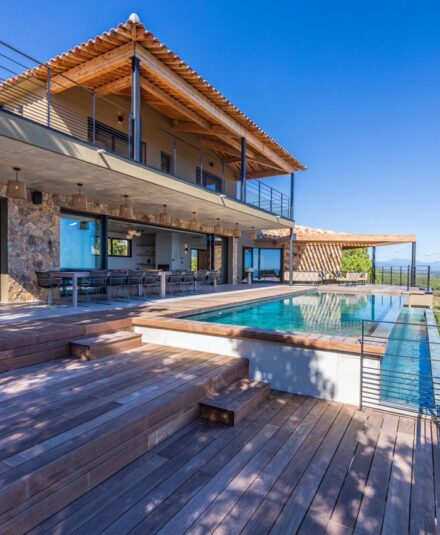 Habiter le paysage. Ici, l’architecture contemporaine s’inscrit avec discrétion face à l’immensité de la mer. © Ramsès - Hydropolis