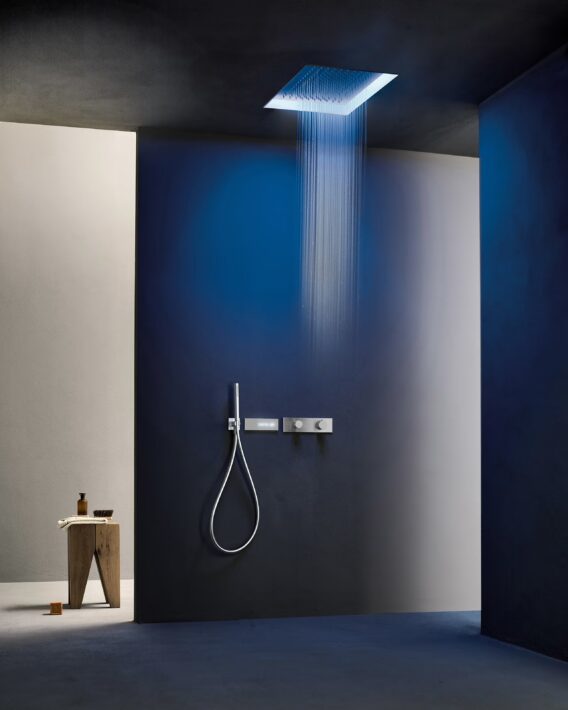 Performance technique et confort absolu réunis dans un système discret et élégant. Acquafit s’intègre au plafond pour offrir une expérience de douche complète, pensée pour le bien-être et l’usage quotidien haut de gamme. Chez Hydropolis