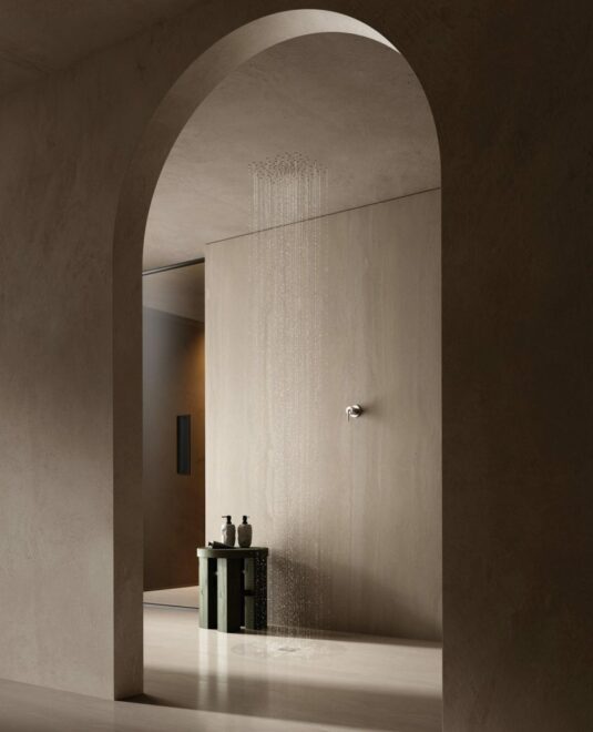 Un design ultra fin, une intégration parfaite, une présence presque imperceptible. Fade s’inscrit naturellement dans les salles de bains contemporaines, où chaque détail est pensé pour sublimer l’architecture. Chez Hydropolis