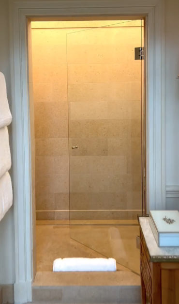 Hôtel Airelles Château de Versailles, Le Grand Contrôle, Versailles. © Renée Kemps