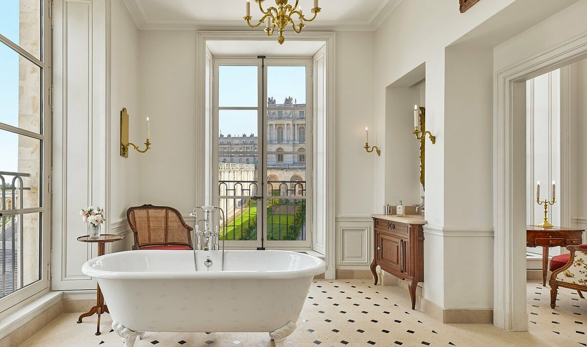 Hôtel Le Grand Contrôle à Versailles - Salle de Bains suite Necker - Airelles © Renée Kemps