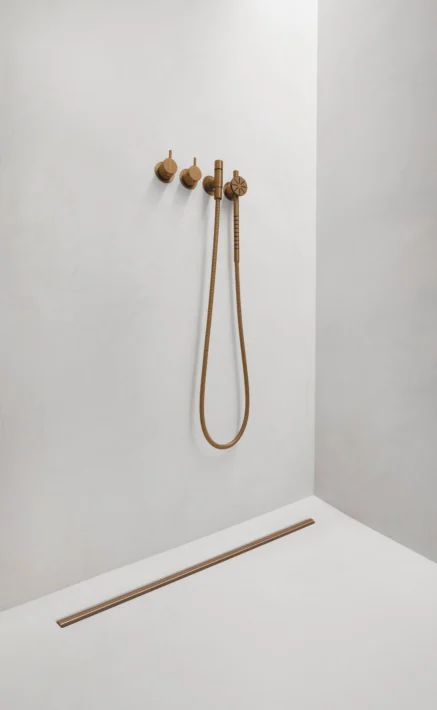 Le caniveau de douche 