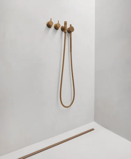 Le caniveau de douche 