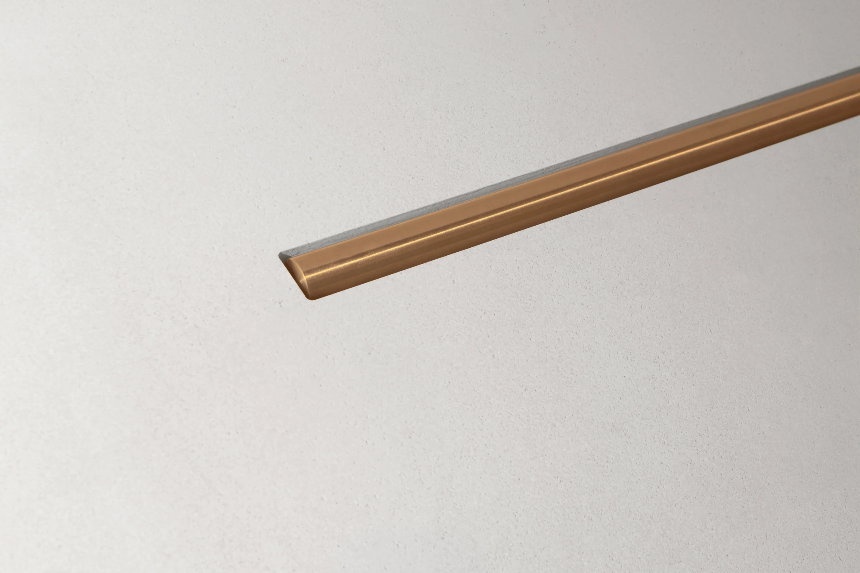 Avec la nouvelle grille MONO, Carrodrain lance un produit design à partir d’une barre en acier inoxydable de 20mm. Chez Hydropolis