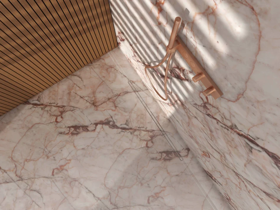 Le caniveau de douche à carreler de Carrodrain est littéralement invisible.