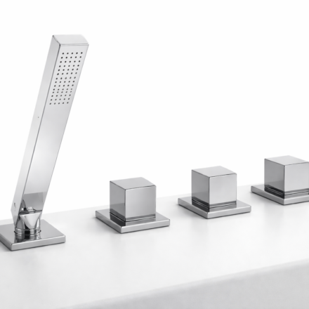 Mélangeur bain 4 trous sur plan Steinberg, finition chrome, avec douchette assortie. E-shop Hydropolis