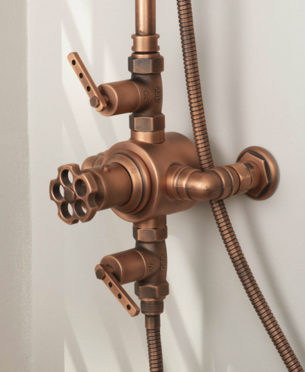 Margot - Fabricant français de robinetterie depuis 1912 - Collection Industry - Finition cuivre patine mat - Chez Hydropolis