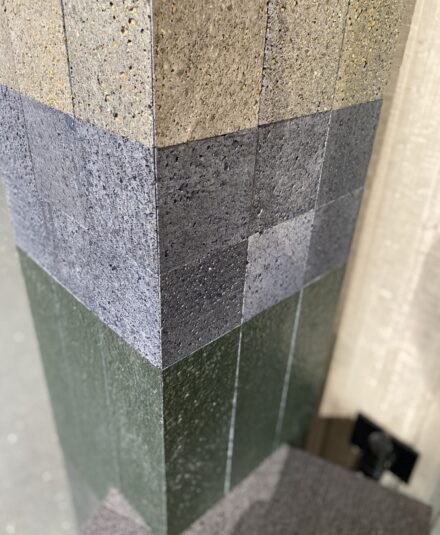 Avec la collection Sensi Etna, Florim révèle une matière profonde et minérale, inspirée de la roche volcanique, pour des surfaces intenses et élégantes.